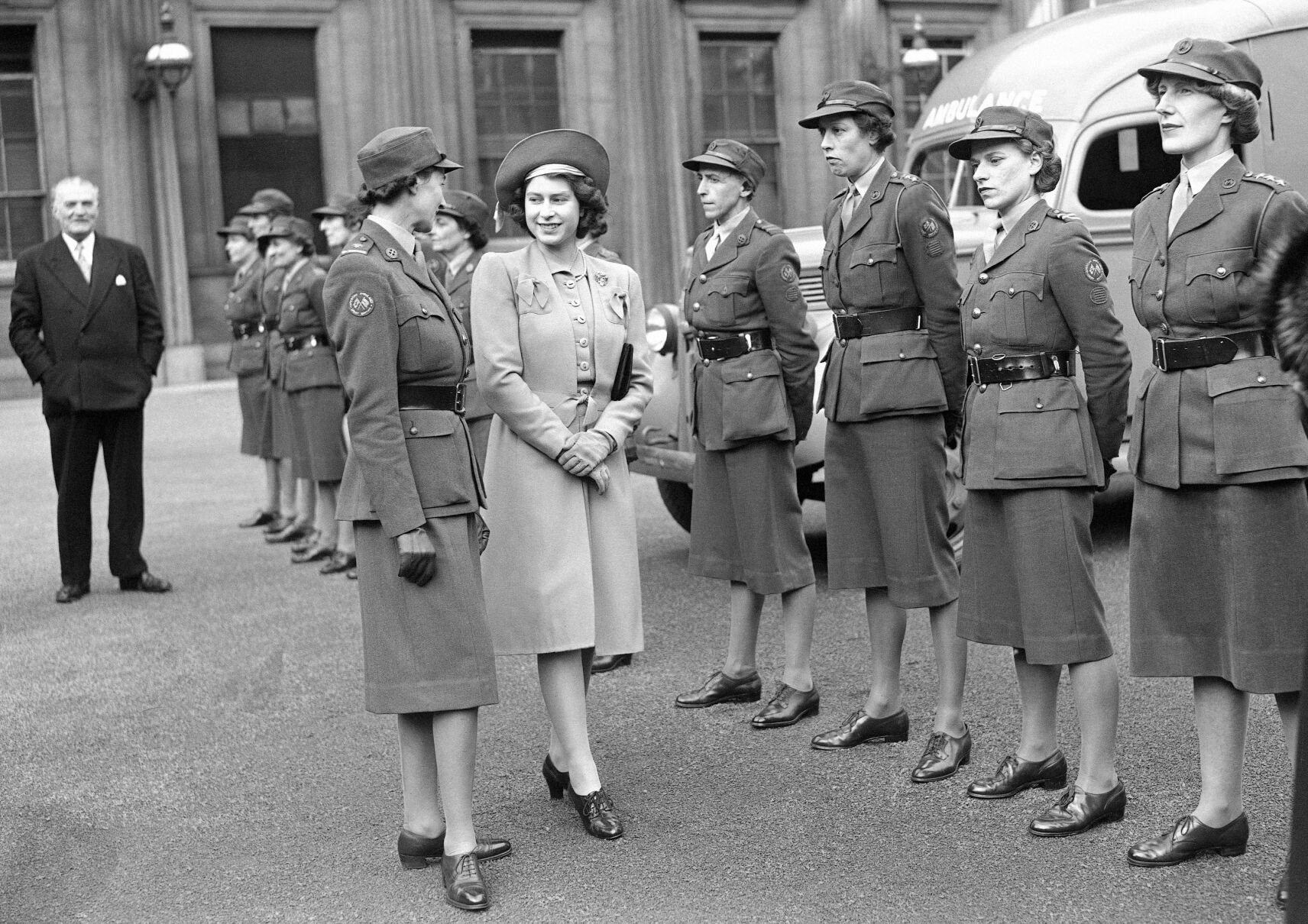 THE YOUNG HEIRESS - Britain-Queen's Style